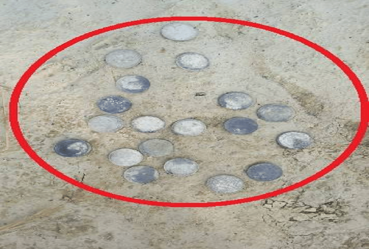 coronavirus lockdown uttar pradesh village children got pot of silver coins during playing cricket