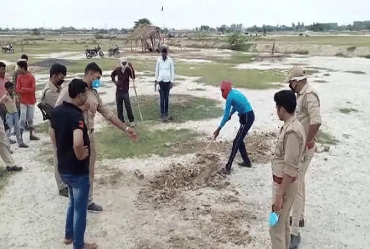 coronavirus lockdown uttar pradesh village children got pot of silver coins during playing cricket