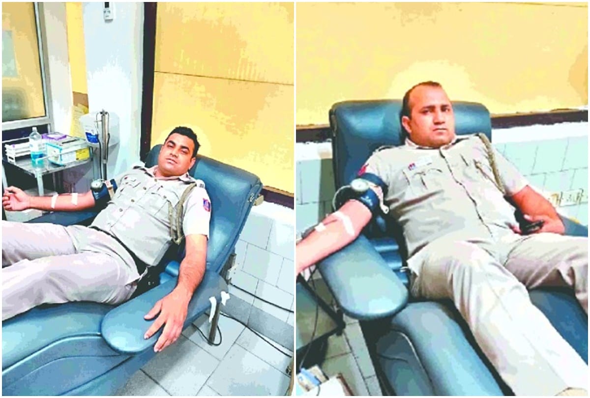 Two delhi police constable saved life of a young man by giving blood in moolchand hospital
