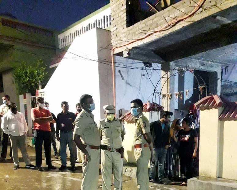 Security guards shot by sons and themselves in Maharashtra