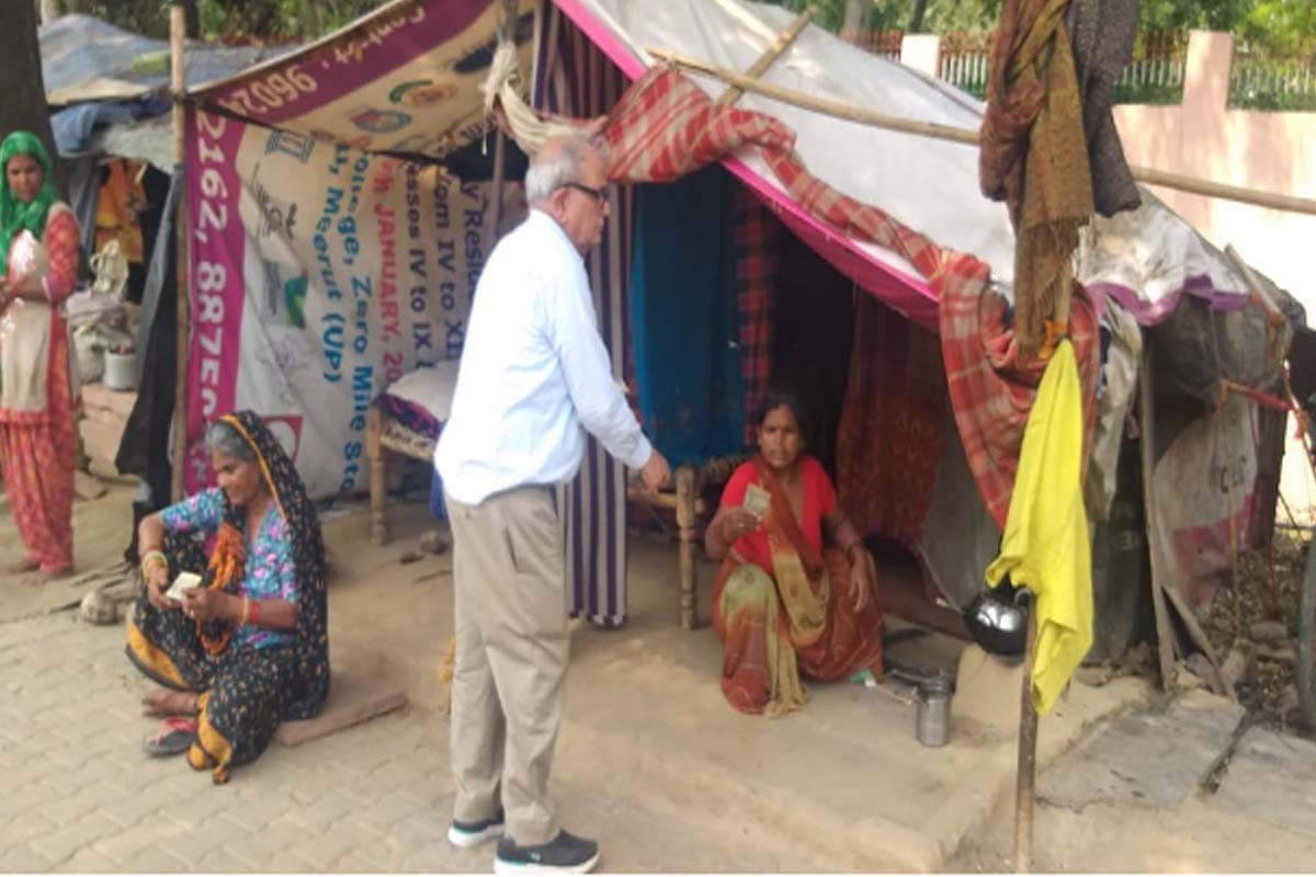 Retired officer distributed two lakh rupees of pension to the poor