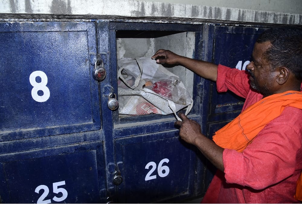 locker of bhainsakund baikunth dham is full during lockdown in lucknow