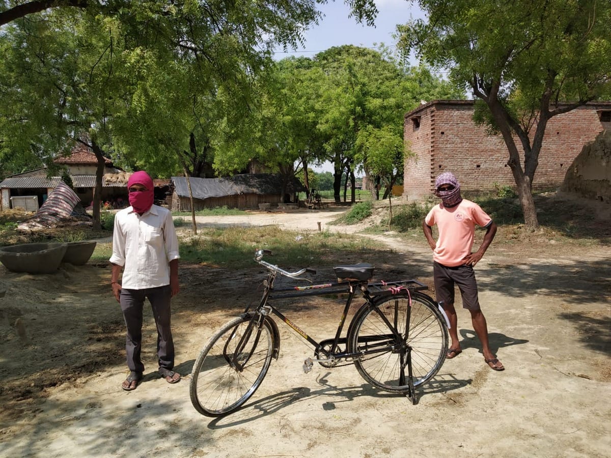 Lockdown in up People reached home from mumbai by cycle in jaunpur up