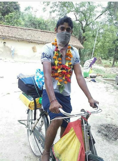 Lockdown in up People reached home from mumbai by cycle in jaunpur up