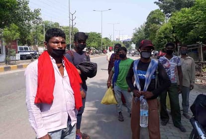 lockdown in kanpur : Daily laborers walking hundreds of kilometers in lockdown