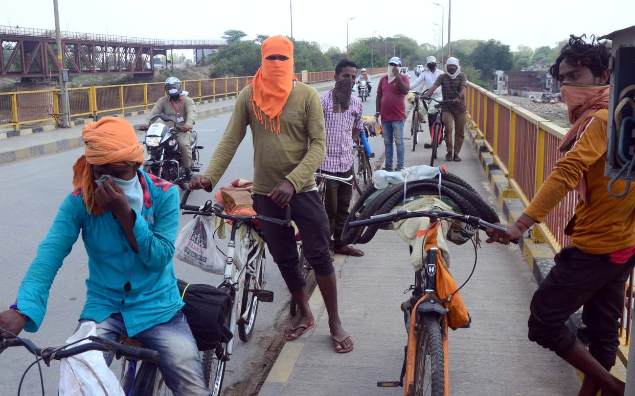 Prayagraj: Bihar workers say they are not getting enough food in the Quarantine Center