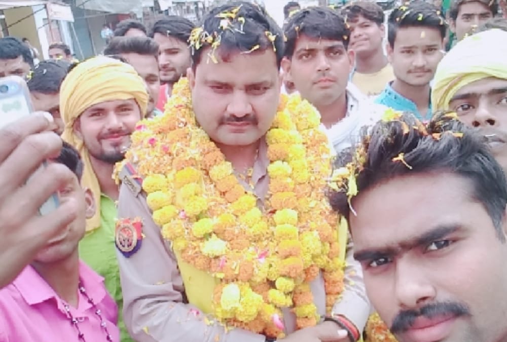 A SO got suspended for  procession during lockdown in Sitapur.