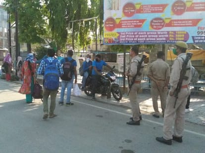 Student and there family reached ballia from prayagraj by roadways bus