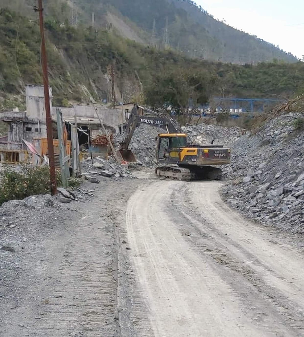 Danger becomes active landslide for Gangotri highway