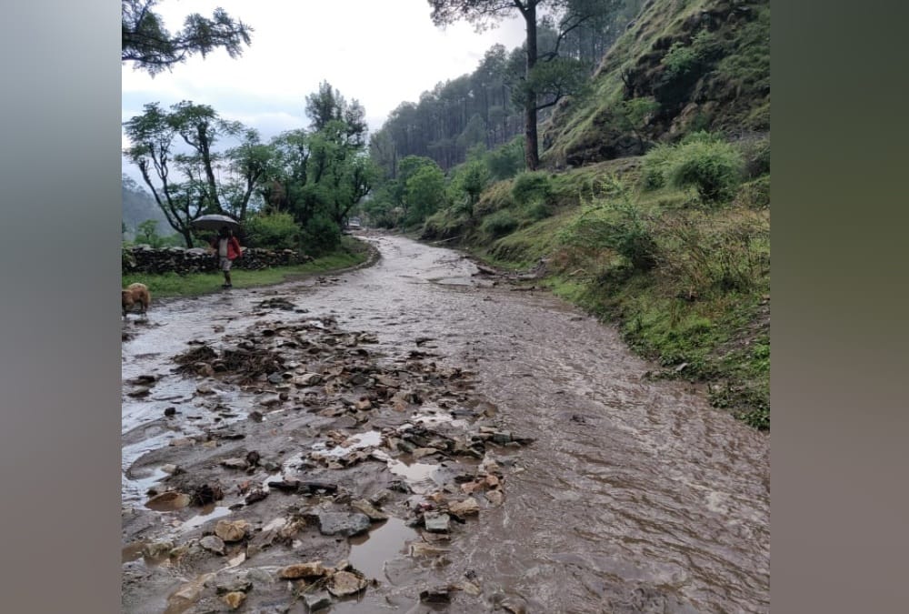 Uttarakhand weather: Extreme Rainfall destroyed crops in uttarkashi, debris and boulders on road