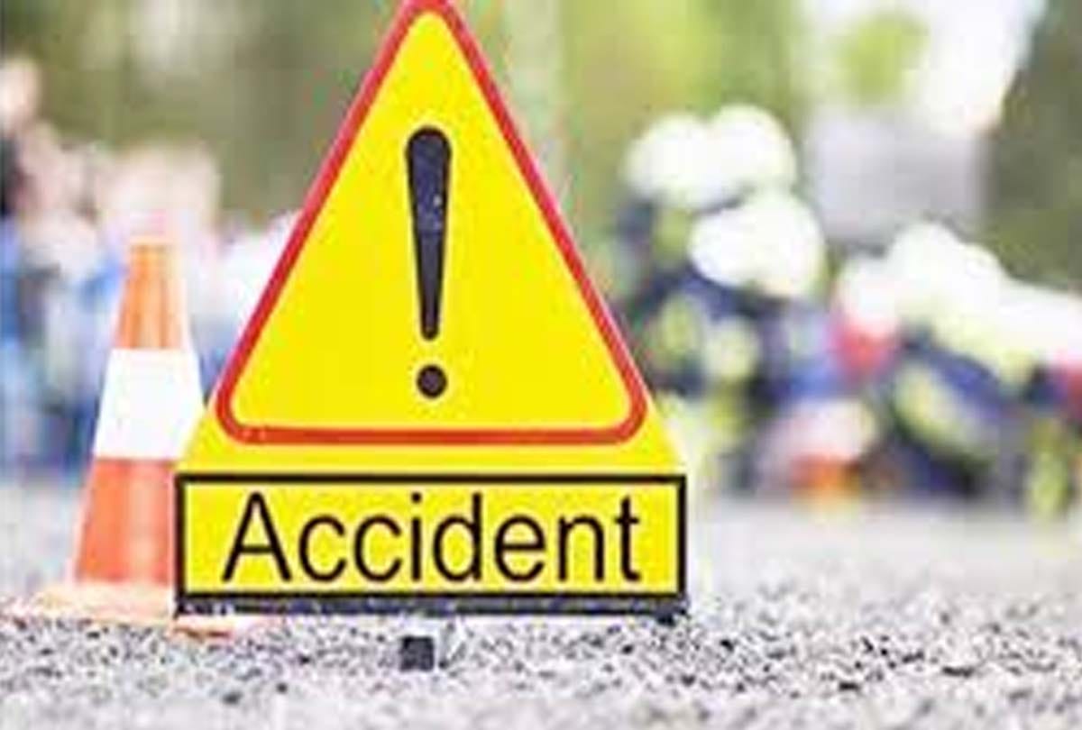 Road accident on Agra Lucknow Expressway, three injured