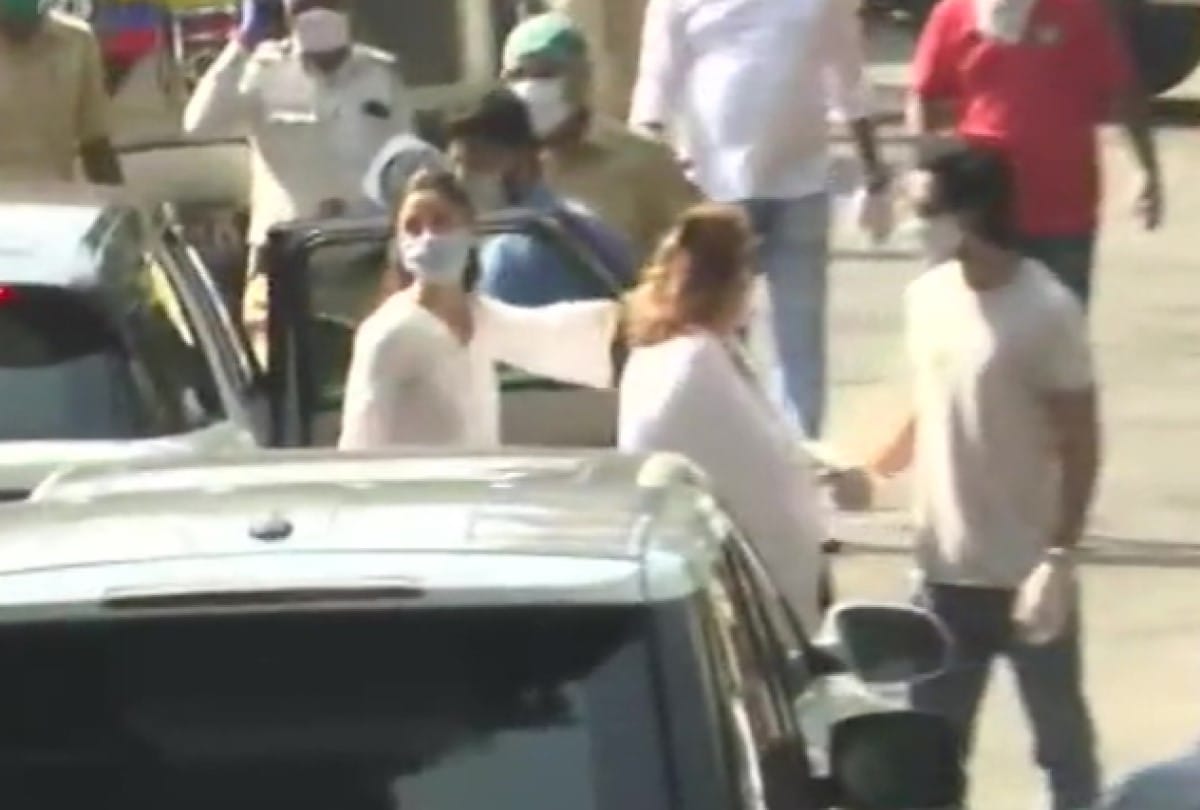 rishi kapoor death alia bhatt always with ranbir kapoor and neetu kapoor