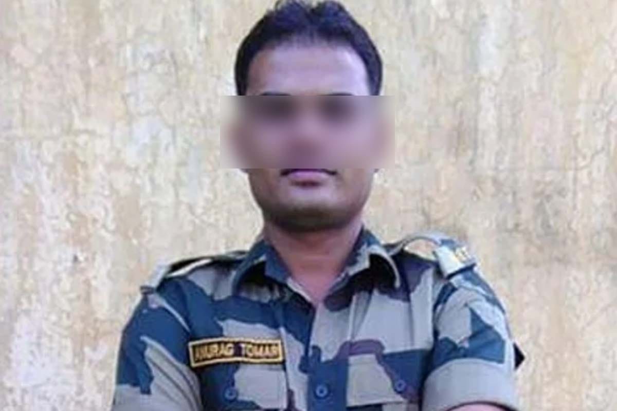 Army soldiers from Baghpat gives a message to country people to follow lockdown while they are securing Borders