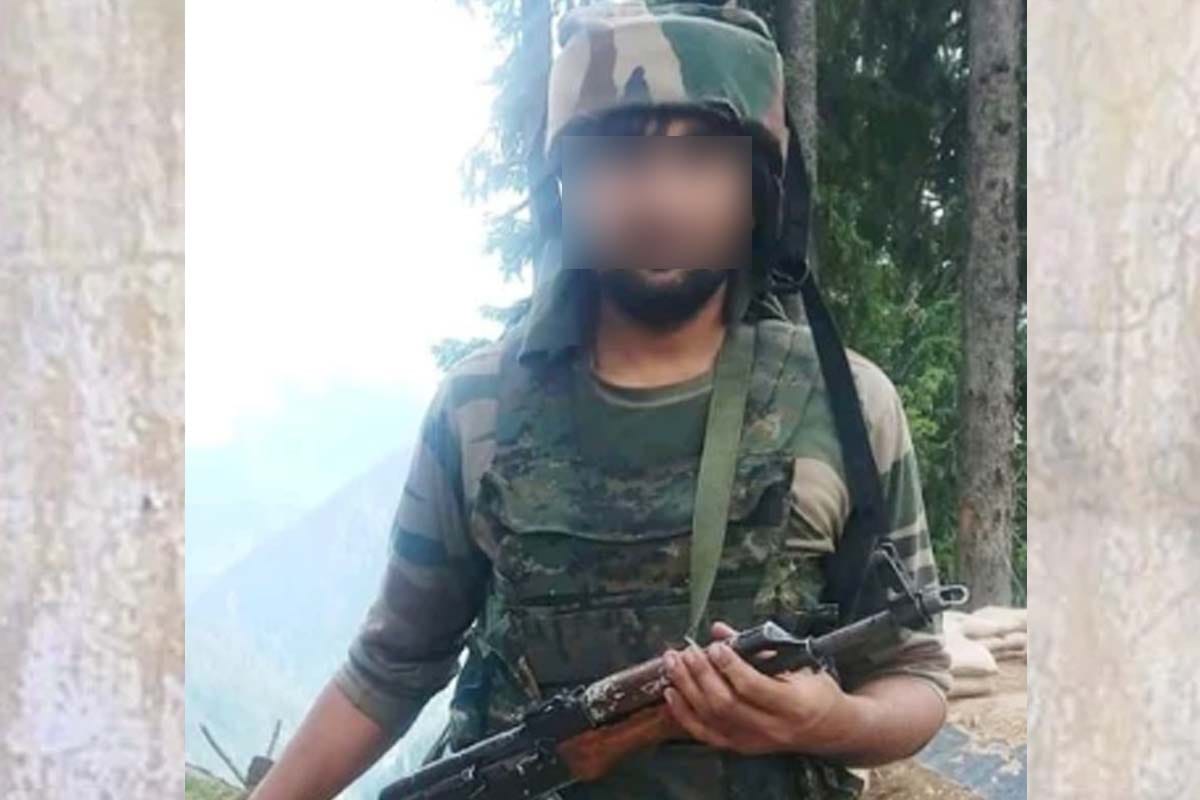 Army soldiers from Baghpat gives a message to country people to follow lockdown while they are securing Borders