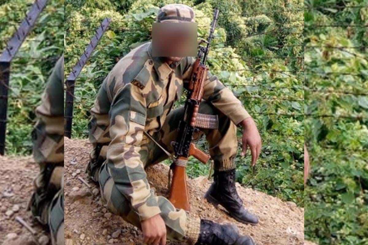 Army soldiers from Baghpat gives a message to country people to follow lockdown while they are securing Borders