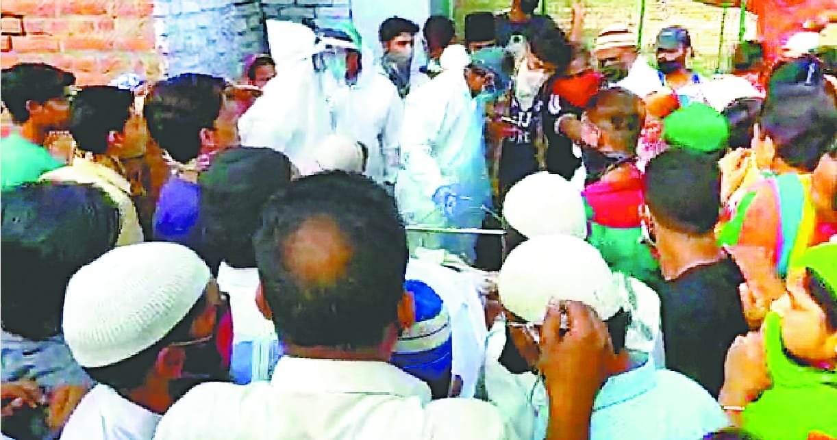 Big Negligence: Crowd reached to join corona infected's funeral