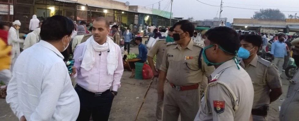 Hathras: Order for suspension of license of four vendors for violation of social distancing
