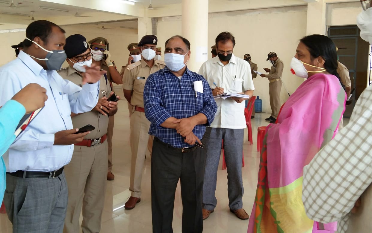 The commissioner inspected the roadways premises, tested the facilities of migrant laborers
