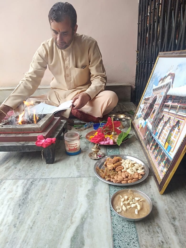 Chardham yatra 2020: Badrinath kedarnath Dham petals not open today, purohits does puja and feel sorry