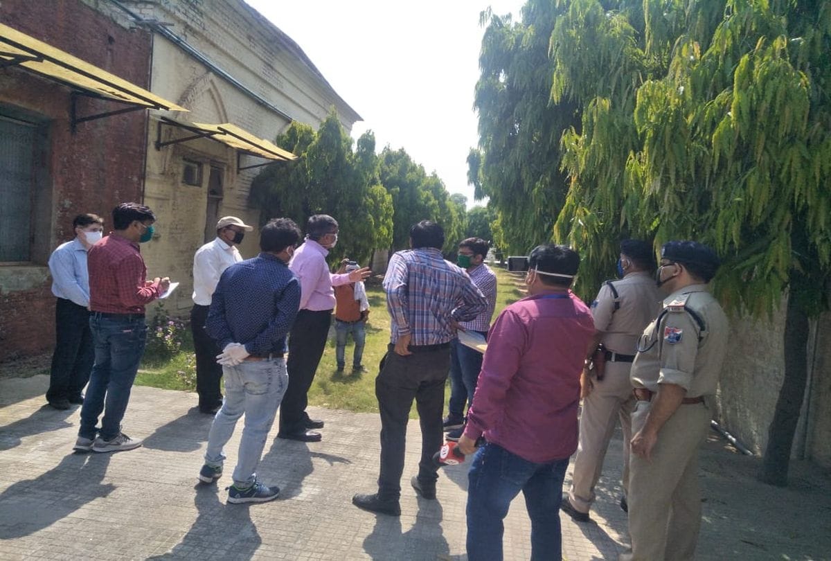 Drm Allahabad Amithabh Kumar Visits Tundla Railway Hospital After Employee Suicide