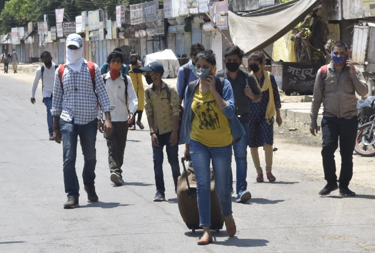 Son and daughter-in-law reached home on foot from Surat during lockdown