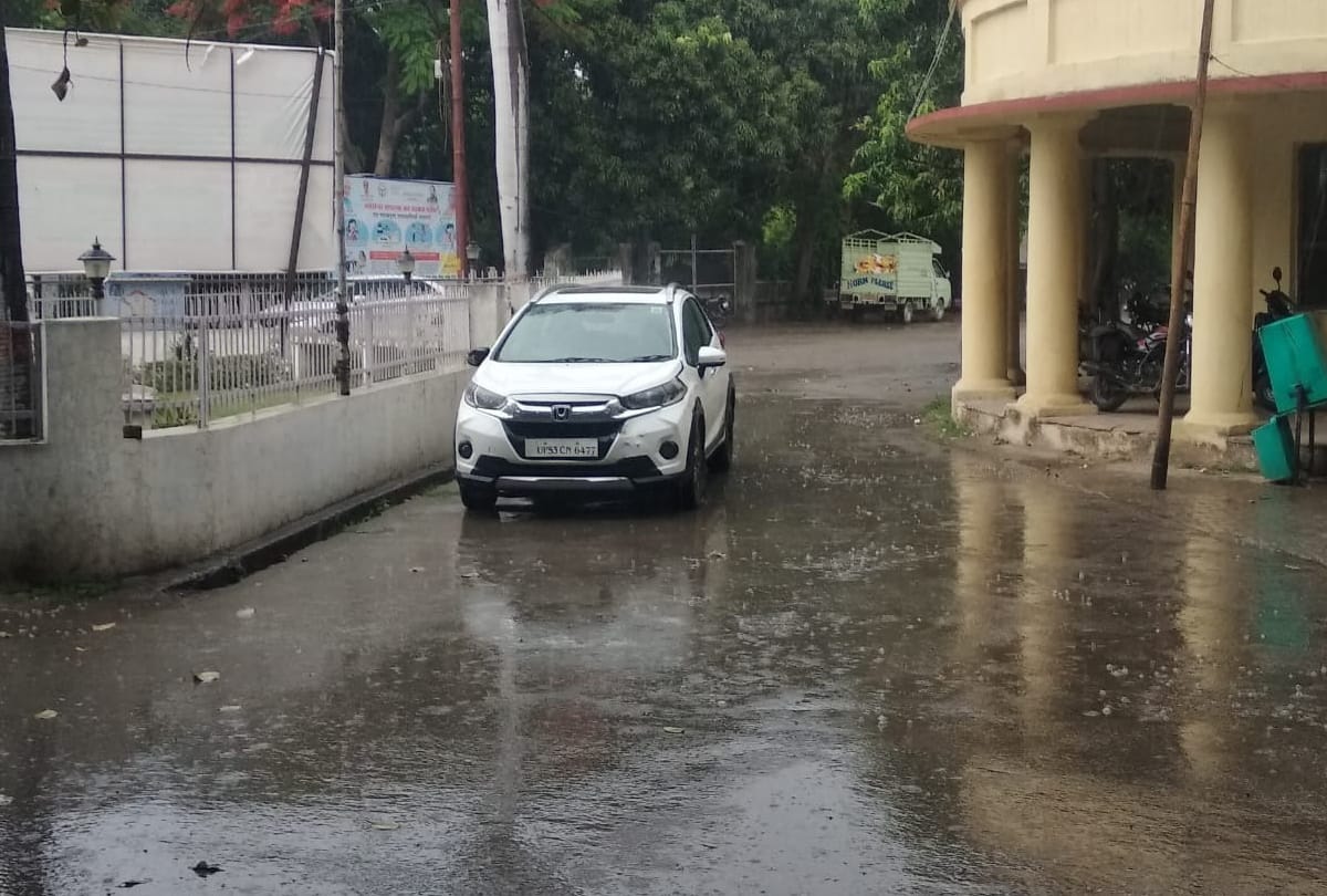 heavy rain start in Gorakhpur see latest photos