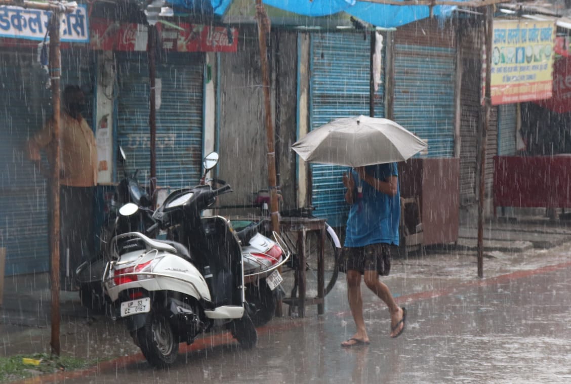 heavy rain start in Gorakhpur see latest photos