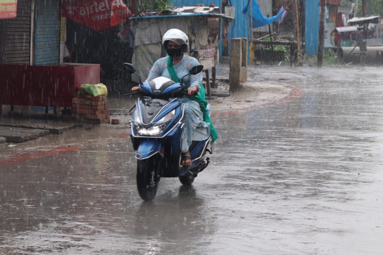 heavy rain start in Gorakhpur see latest photos