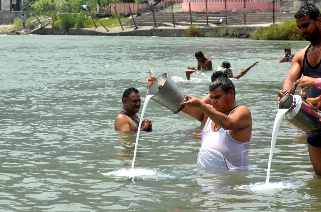 Wishing to get rid of the global epidemic by worshiping on the Ganga descent day
