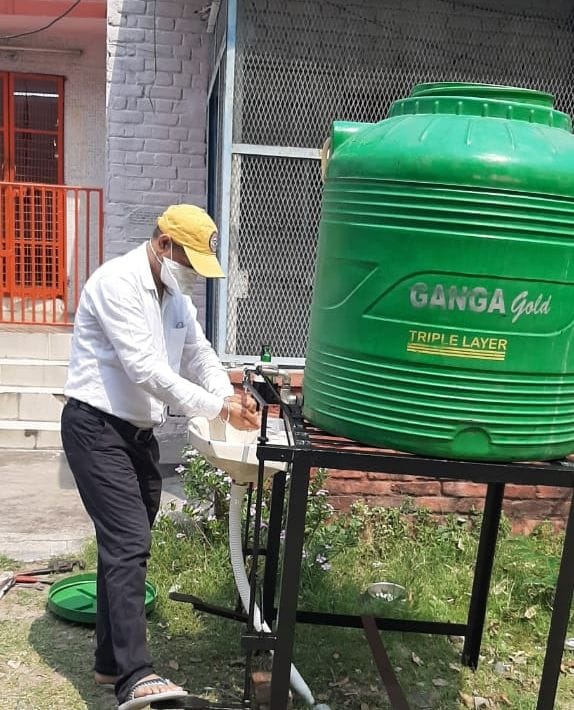 Foot-operated hand cleaner will prevent corona infection
