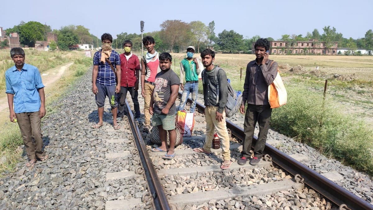 Lockdown workers reached Azamgarh from Hyderabad on by walking 13 days