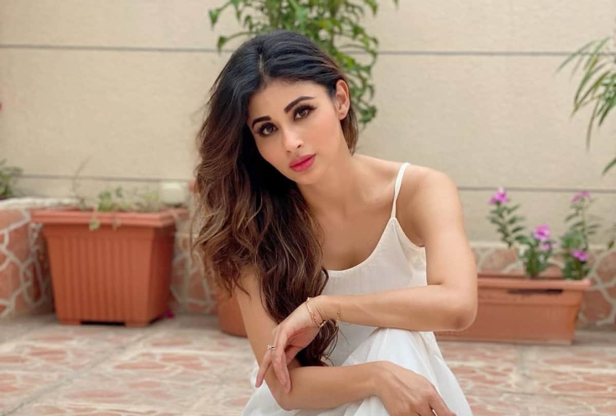 Mouni Roy Debina Bonnerjee Sayantani Ghosh Tina Datta Sangita Ghosh Mouli Ganguly Roopa Ganguly and Sreejita De these actress are from west bengal