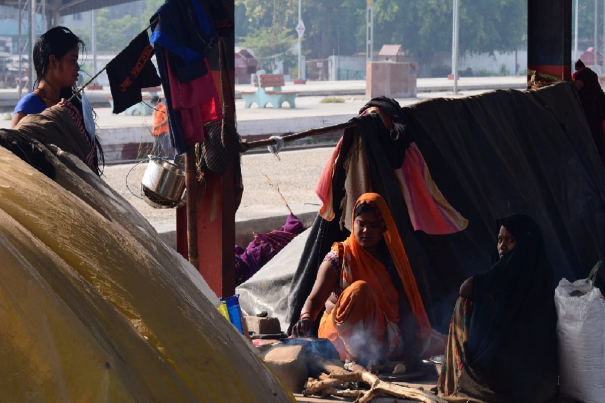 Corona Virus, The laborers from outside states are trapped in Muzaffarnagar and have appealed to CM Yogi for help