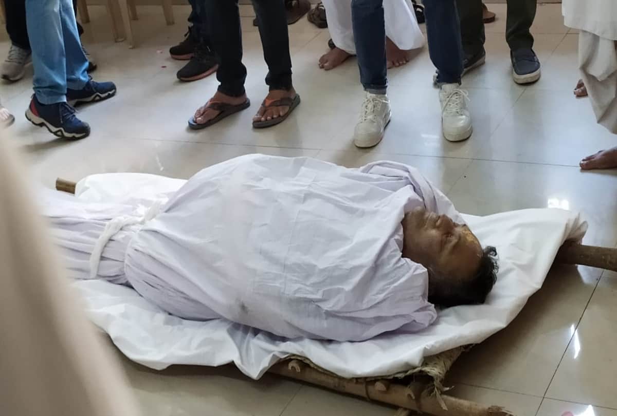 Rishi Kapoor Last Rites photos at Mumbai Chandanwadi Crematorium Neetu Singh Ranbir alia kareena saif