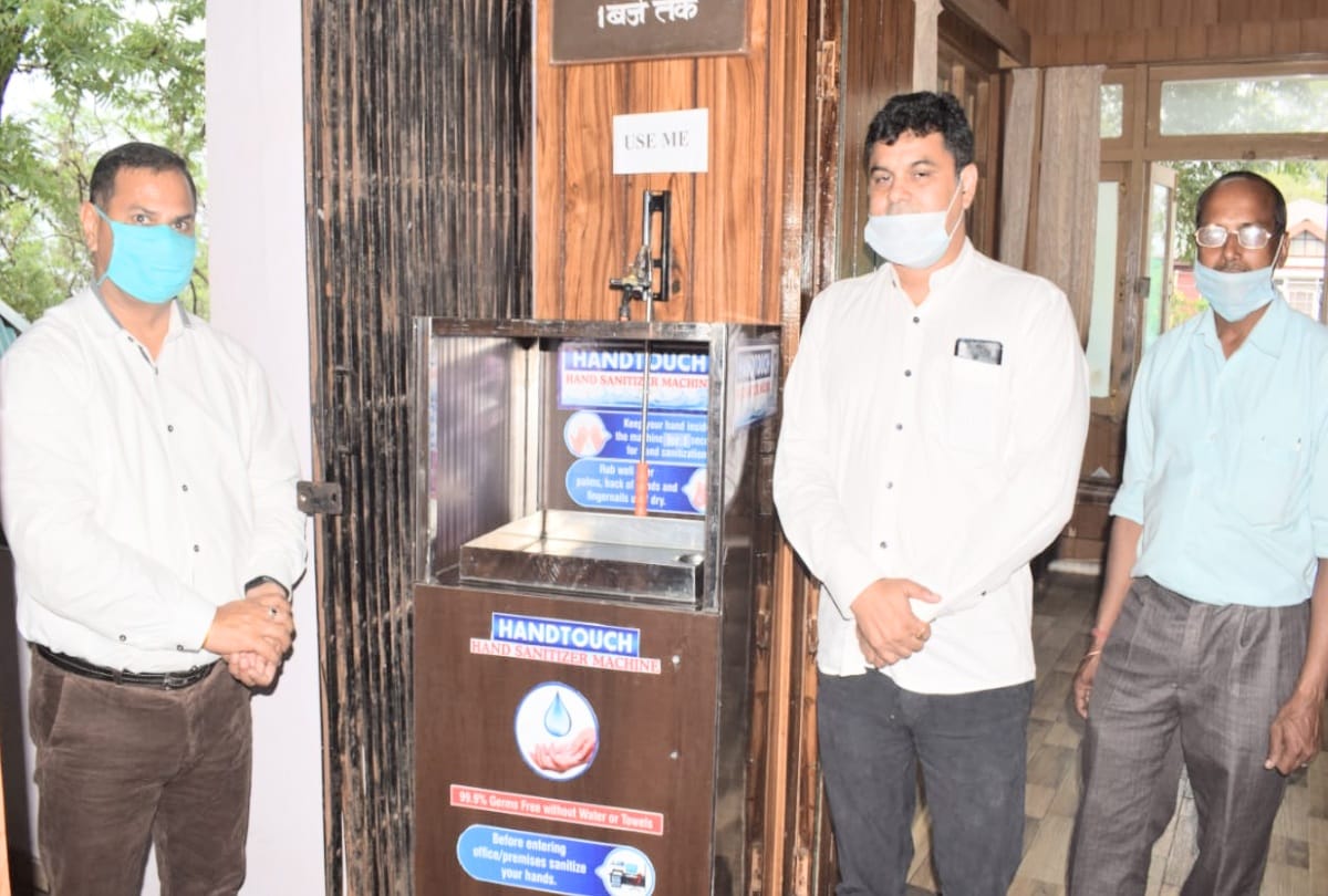 Himachal's first touch free hand sanitizer machine launched in Nahan