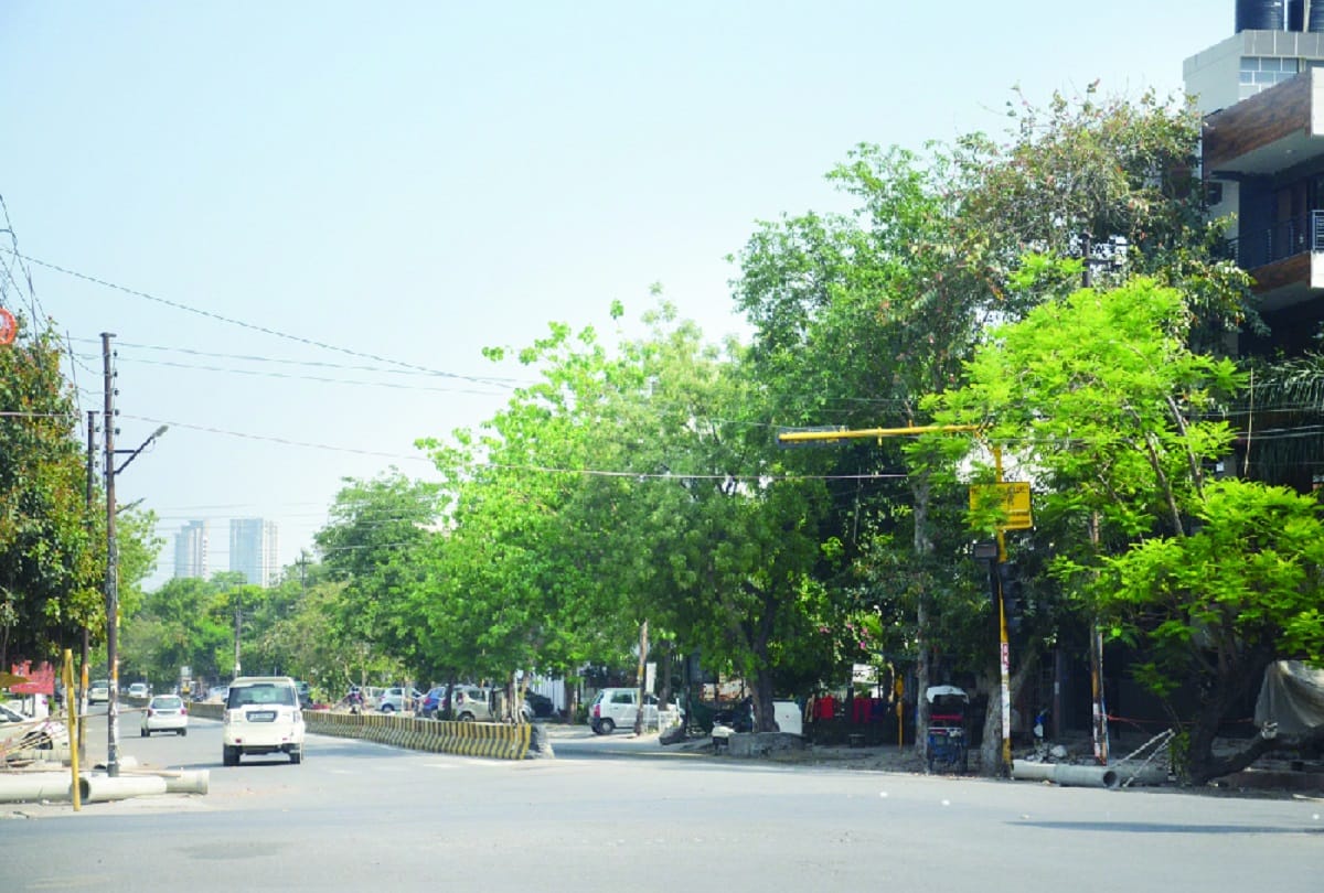 DM GB Nagar advised students trapped in lockdown how they can reach their home 