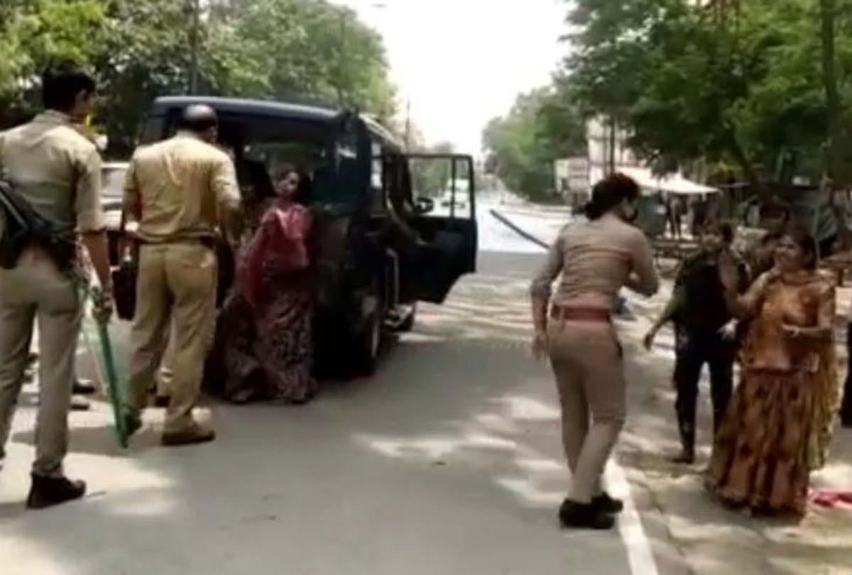 Video of police wearing sticks on women in Nirala Nagar goes viral in kanpur