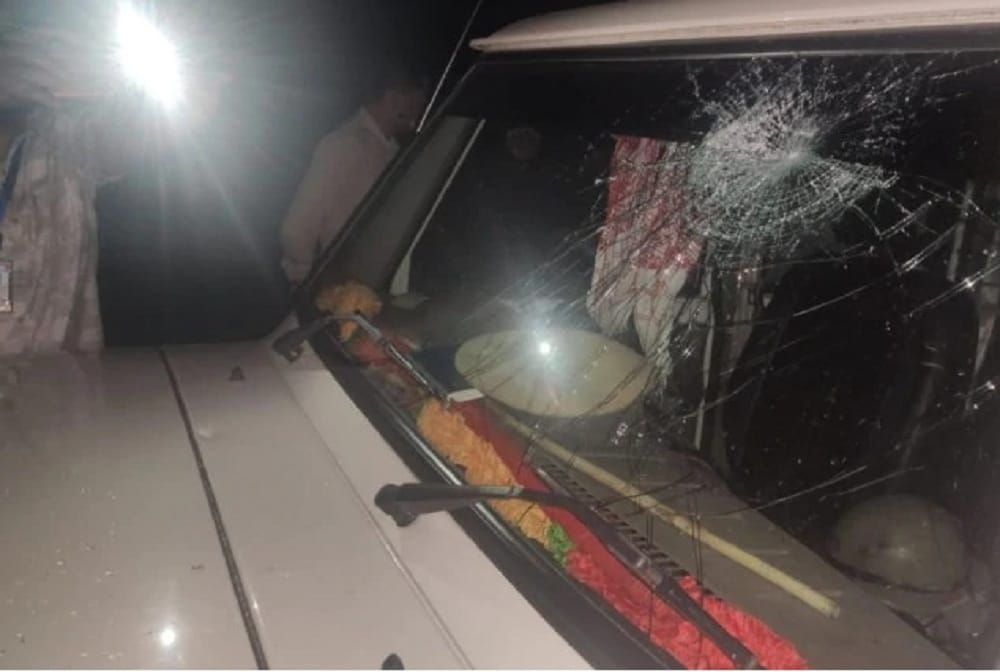assam cops injured in mob attack while enforcing lockdown in lakhimpur mosque attacked