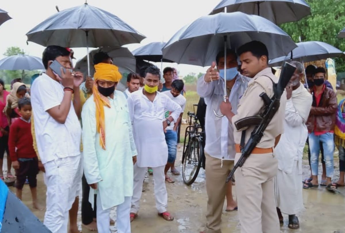Mother and son die due to lightning fall in Kushinagar