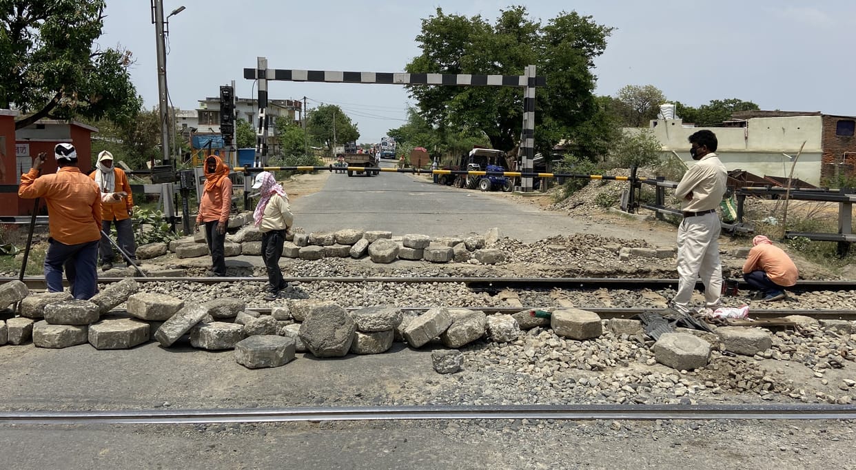 Lokmanpur railway gate closed for five hours for repair
