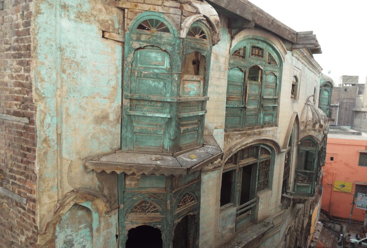 Rishi Kapoor ancestral home Kapoor Haveli in Pakistan can not   converted into a museum due to financial constraints