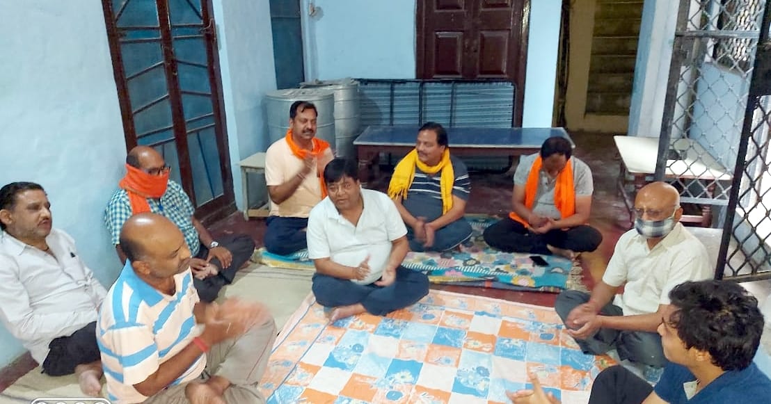 VHP workers held satsang at home with family