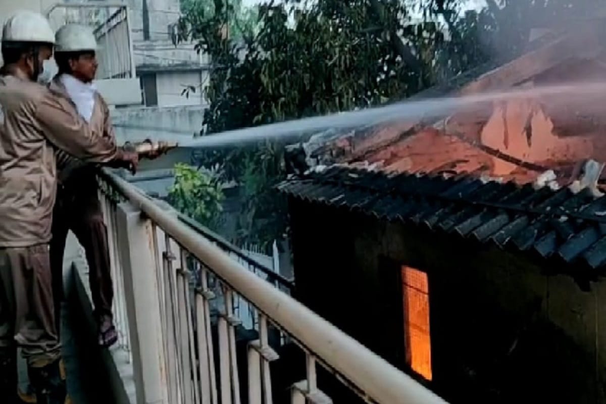 fierce fire broke out in a factory making tennis balls in Meerut