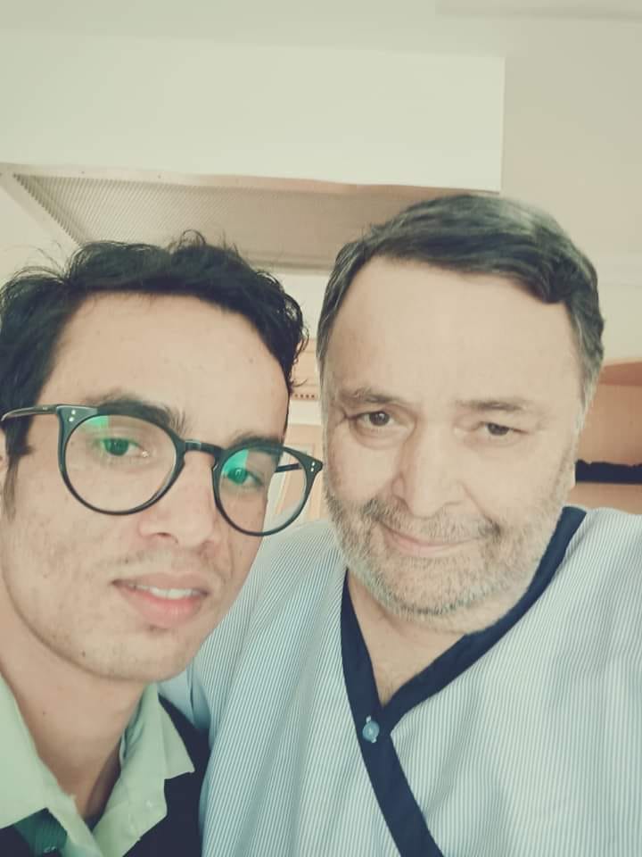 Rishi Kapoor Death: uttarakhand dheeraj sing song with rishi kapoor in hospita video viral after death