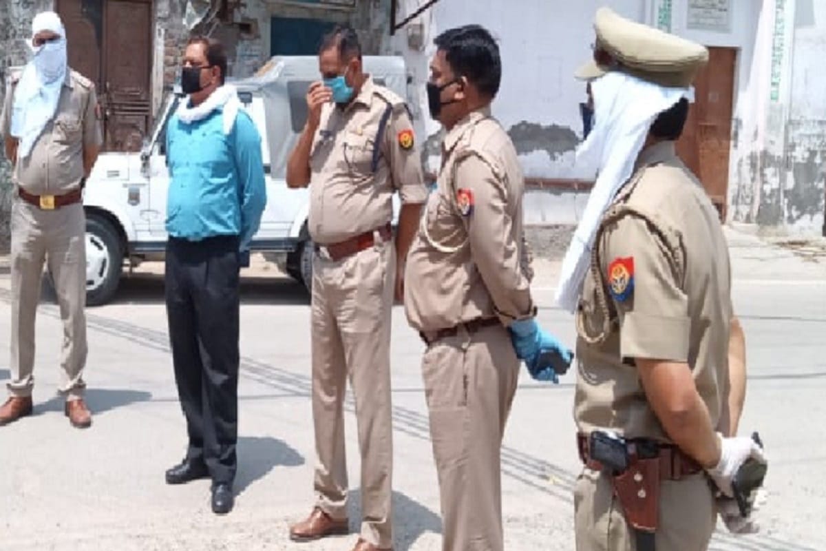 15 peoples arrested and case registered against thirty in worship at mosque collectively case at Saharanpur