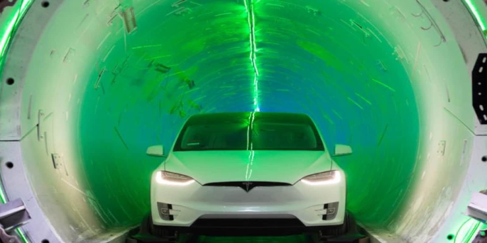 Tesla Model S owner locked out of his electric sedan for not paying Rs 20 lakh for new battery News in Hindi