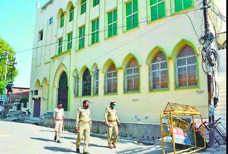 Pratapgarh Prayers Offered In The First House Of Ramadan Between