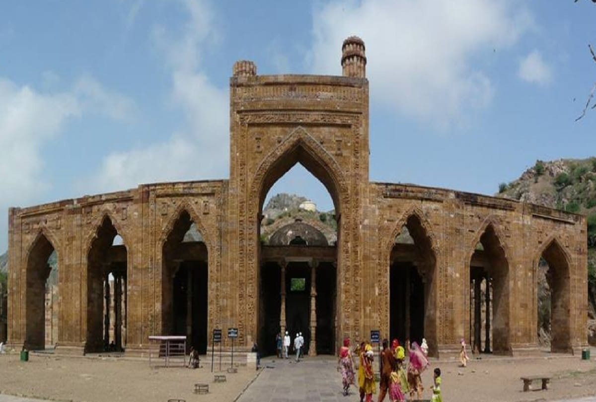 History of Adhai Din Ka Jhonpra It is one of the oldest mosques in India