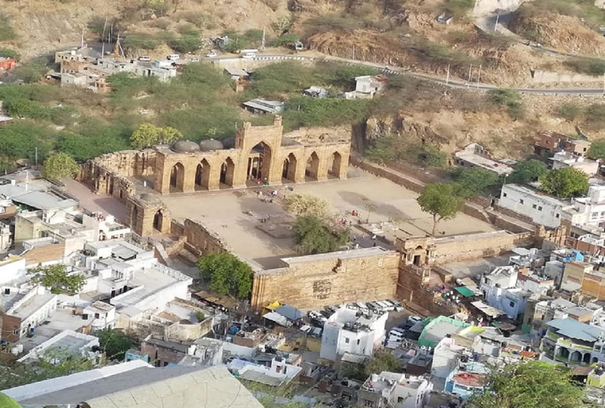 History of Adhai Din Ka Jhonpra It is one of the oldest mosques in India