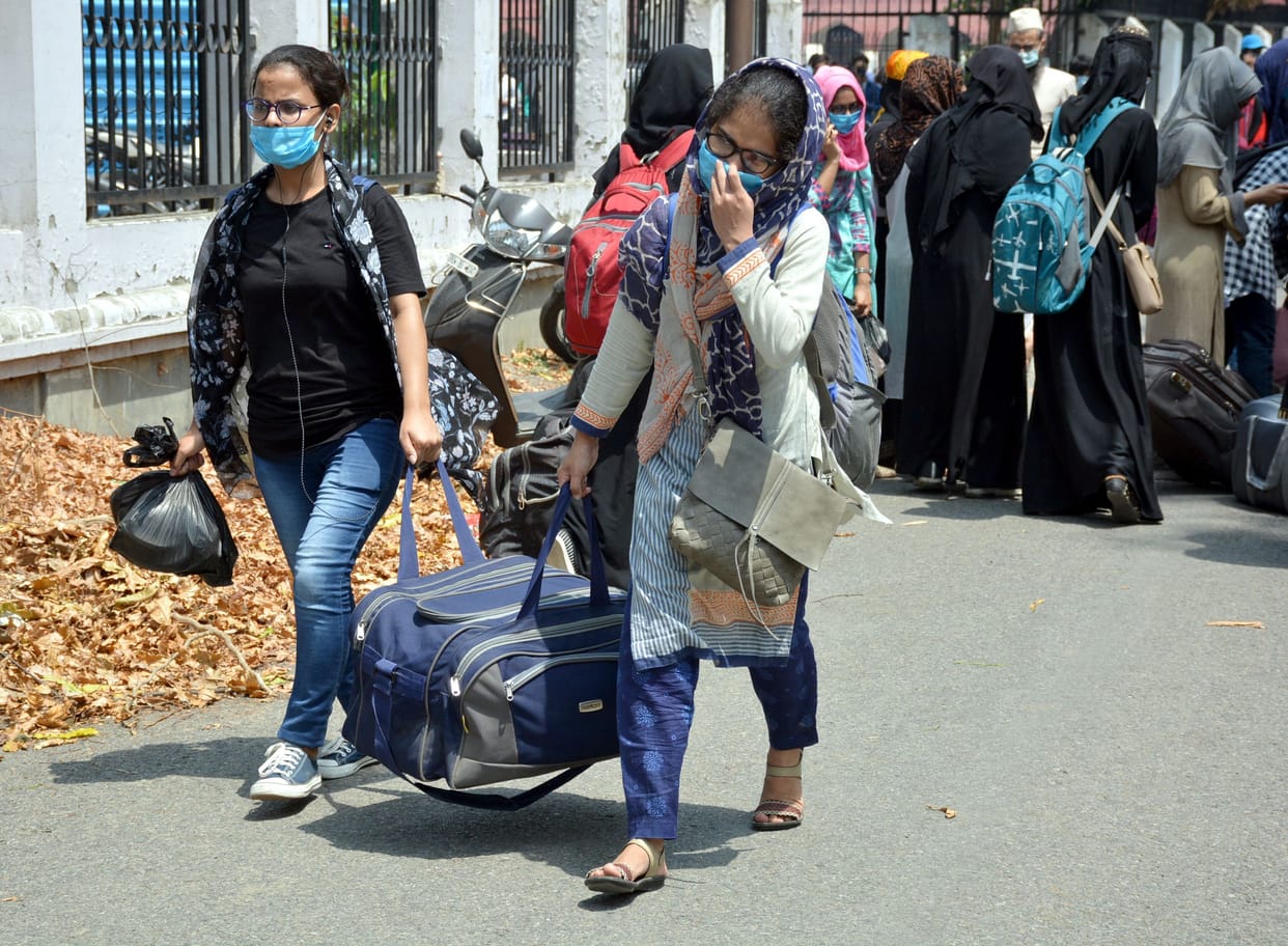 AMU students start returning home, buses were sanitized before leaving